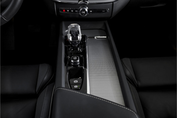 Volvo XC60 2.0 T8 Plug-in hybrid AWD Plus Black Edition | Elek. Trekhaak | S/K-Panodak | Harman/Kardon | Dig. Cockpit | Adapt. Cruise | Memory Stoelen | Elek. Klep | Stoel-+stuurverw. | 360 Camera | NAV+App. Connect | ECC | LM 21" | 0348