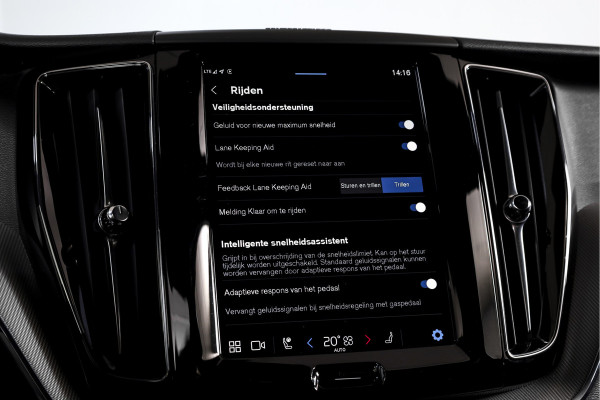 Volvo XC60 2.0 T8 Plug-in hybrid AWD Plus Black Edition | Elek. Trekhaak | S/K-Panodak | Harman/Kardon | Dig. Cockpit | Adapt. Cruise | Memory Stoelen | Elek. Klep | Stoel-+stuurverw. | 360 Camera | NAV+App. Connect | ECC | LM 21" | 0348