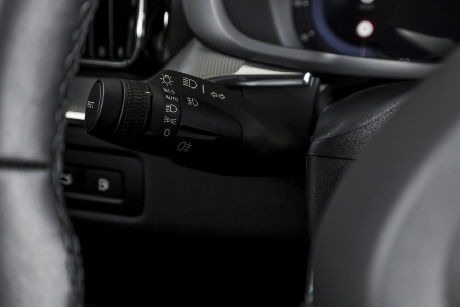 Volvo XC60 2.0 T8 Plug-in hybrid AWD Plus Black Edition | Elek. Trekhaak | S/K-Panodak | Harman/Kardon | Dig. Cockpit | Adapt. Cruise | Memory Stoelen | Elek. Klep | Stoel-+stuurverw. | 360 Camera | NAV+App. Connect | ECC | LM 21" | 0348