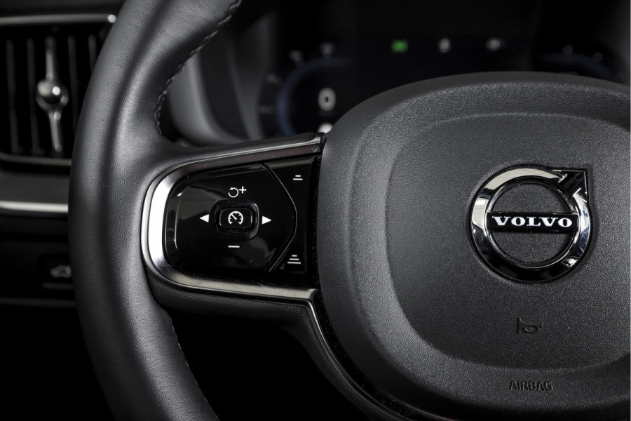 Volvo XC60 2.0 T8 Plug-in hybrid AWD Plus Black Edition | Elek. Trekhaak | S/K-Panodak | Harman/Kardon | Dig. Cockpit | Adapt. Cruise | Memory Stoelen | Elek. Klep | Stoel-+stuurverw. | 360 Camera | NAV+App. Connect | ECC | LM 21" | 0348