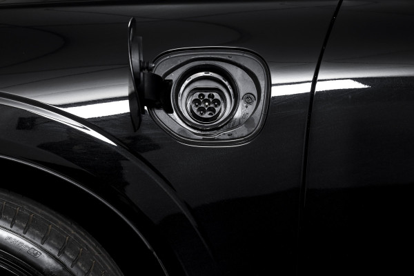 Volvo XC60 2.0 T8 Plug-in hybrid AWD Plus Black Edition | Elek. Trekhaak | S/K-Panodak | Harman/Kardon | Dig. Cockpit | Adapt. Cruise | Memory Stoelen | Elek. Klep | Stoel-+stuurverw. | 360 Camera | NAV+App. Connect | ECC | LM 21" | 0348