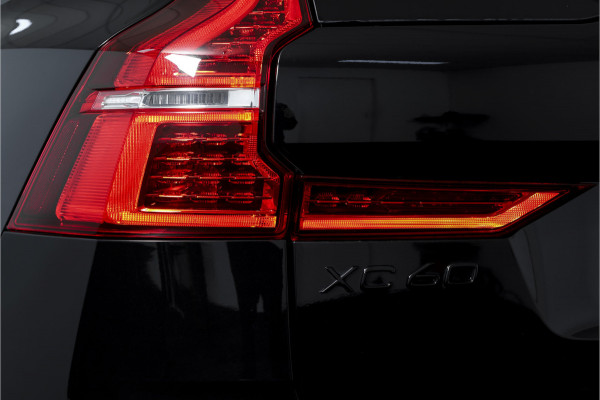 Volvo XC60 2.0 T8 Plug-in hybrid AWD Plus Black Edition | Elek. Trekhaak | S/K-Panodak | Harman/Kardon | Dig. Cockpit | Adapt. Cruise | Memory Stoelen | Elek. Klep | Stoel-+stuurverw. | 360 Camera | NAV+App. Connect | ECC | LM 21" | 0348