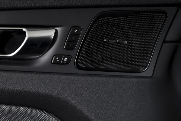 Volvo XC60 2.0 T8 Plug-in hybrid AWD Plus Black Edition | Elek. Trekhaak | S/K-Panodak | Harman/Kardon | Dig. Cockpit | Adapt. Cruise | Memory Stoelen | Elek. Klep | Stoel-+stuurverw. | 360 Camera | NAV+App. Connect | ECC | LM 21" | 0348
