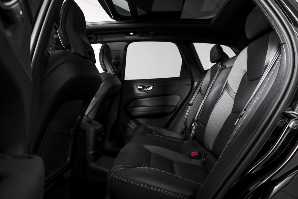 Volvo XC60 2.0 T8 Plug-in hybrid AWD Plus Black Edition | Elek. Trekhaak | S/K-Panodak | Harman/Kardon | Dig. Cockpit | Adapt. Cruise | Memory Stoelen | Elek. Klep | Stoel-+stuurverw. | 360 Camera | NAV+App. Connect | ECC | LM 21" | 0348