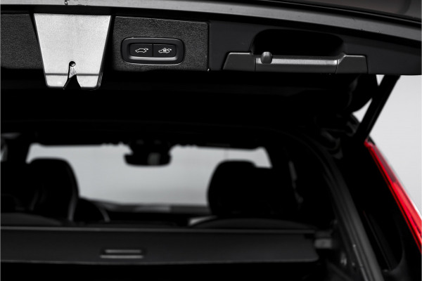 Volvo XC60 2.0 T8 Plug-in hybrid AWD Plus Black Edition | Elek. Trekhaak | S/K-Panodak | Harman/Kardon | Dig. Cockpit | Adapt. Cruise | Memory Stoelen | Elek. Klep | Stoel-+stuurverw. | 360 Camera | NAV+App. Connect | ECC | LM 21" | 0348