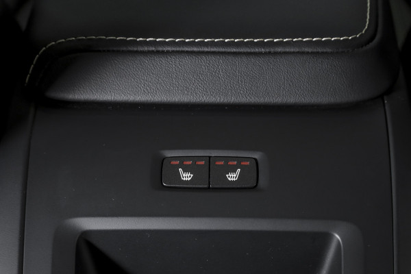 Volvo XC60 2.0 T8 Plug-in hybrid AWD Plus Black Edition | Elek. Trekhaak | S/K-Panodak | Harman/Kardon | Dig. Cockpit | Adapt. Cruise | Memory Stoelen | Elek. Klep | Stoel-+stuurverw. | 360 Camera | NAV+App. Connect | ECC | LM 21" | 0348