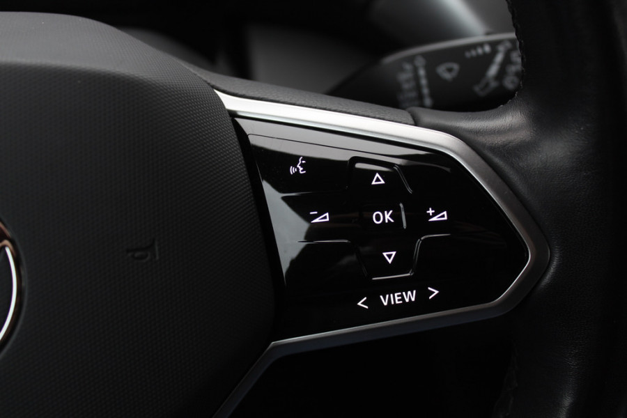 Volkswagen ID.4 First 77 kWh / SOH 94,7% / Camera / Apple CarPlay / DAB / 20'' / LED / Alcantara / Stoelverwarming / ACC