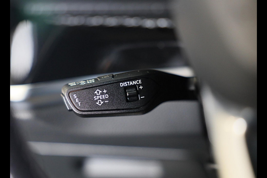 Audi Q3 35 TFSI RSQ3 Look / AUT / Virtual Cockpit / Lane Assist / Dode Hoek / Elek Stoelen / Led / Pdc / 21 Inch