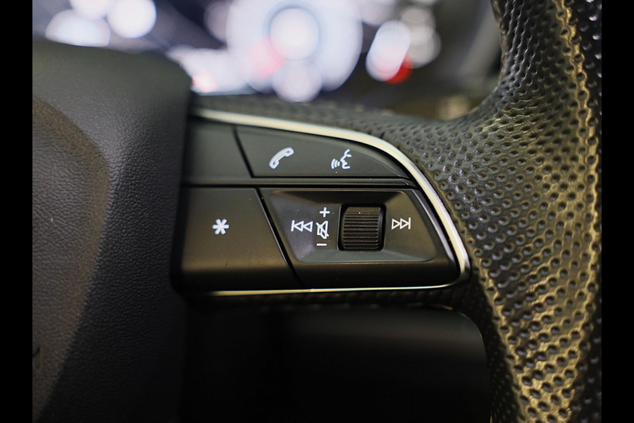 Audi Q3 35 TFSI RSQ3 Look / AUT / Virtual Cockpit / Lane Assist / Dode Hoek / Elek Stoelen / Led / Pdc / 21 Inch