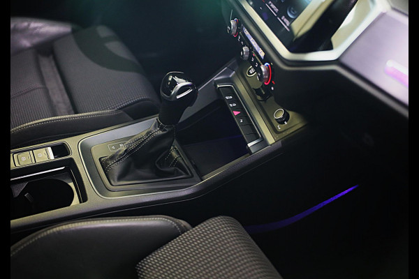 Audi Q3 35 TFSI RSQ3 Look / AUT / Virtual Cockpit / Lane Assist / Dode Hoek / Elek Stoelen / Led / Pdc / 21 Inch