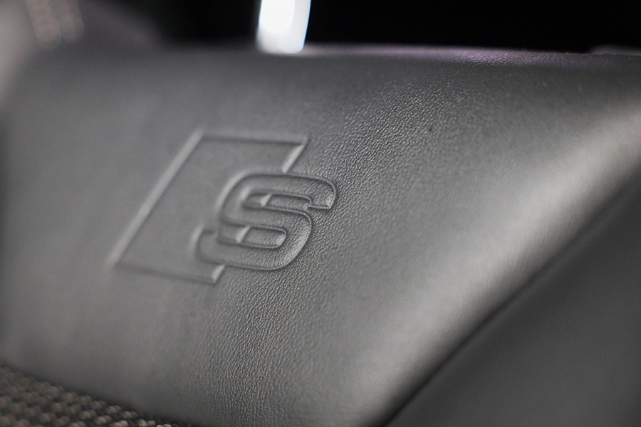 Audi Q3 35 TFSI RSQ3 Look / AUT / Virtual Cockpit / Lane Assist / Dode Hoek / Elek Stoelen / Led / Pdc / 21 Inch