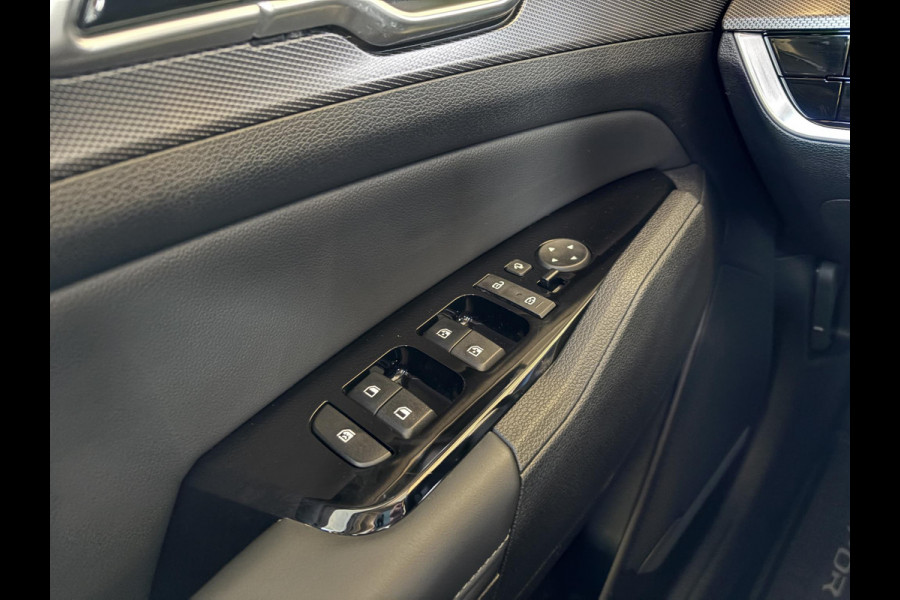Kia Sportage 1.6 T-GDi Hybrid DynamicPlusLine | Panoramadak | Stoelverwarming | Navigatiesysteem | Adaptive cruise control