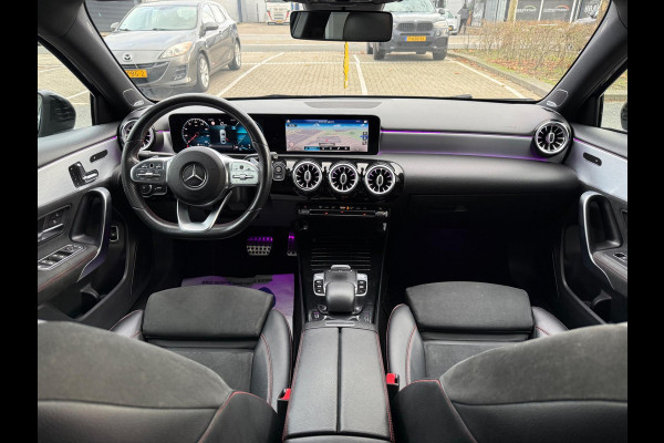 Mercedes-Benz A-Klasse 220 4MATIC Premium Plus LEER/NAV/PANO