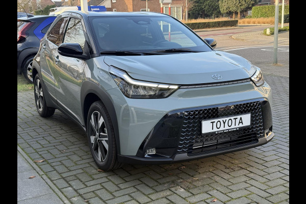 Toyota Aygo X 1.5 Hybrid 116pk CVT Pulse Bi-Tone | Apple CarPlay/Android auto, Privacy glass, Lichtmetalen velgen