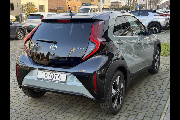 Toyota Aygo X 1.5 Hybrid 116pk CVT Pulse Bi-Tone | Apple CarPlay/Android auto, Privacy glass, Lichtmetalen velgen
