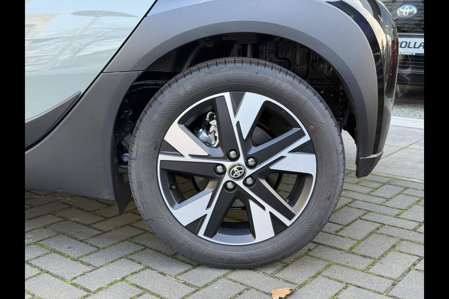 Toyota Aygo X 1.5 Hybrid 116pk CVT Pulse Bi-Tone | Apple CarPlay/Android auto, Privacy glass, Lichtmetalen velgen