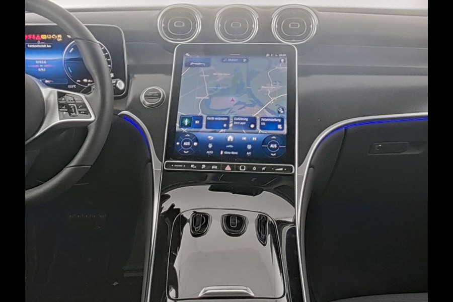 Mercedes-Benz GLC 300 e 4MATIC Plug-In Hybride Trekhaak | Ledkoplampen | Memory Voorstoelen |  Achteruitrijcamera | Sfeerverlichting | Dodehoekassistent. Inclusief 24 maanden Mercedes-Benz Certified garantie voor Europa.