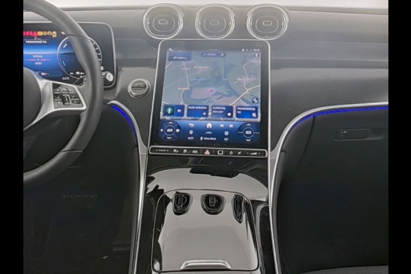 Mercedes-Benz GLC 300 e 4MATIC Plug-In Hybride Trekhaak | Ledkoplampen | Memory Voorstoelen |  Achteruitrijcamera | Sfeerverlichting | Dodehoekassistent. Inclusief 24 maanden Mercedes-Benz Certified garantie voor Europa.