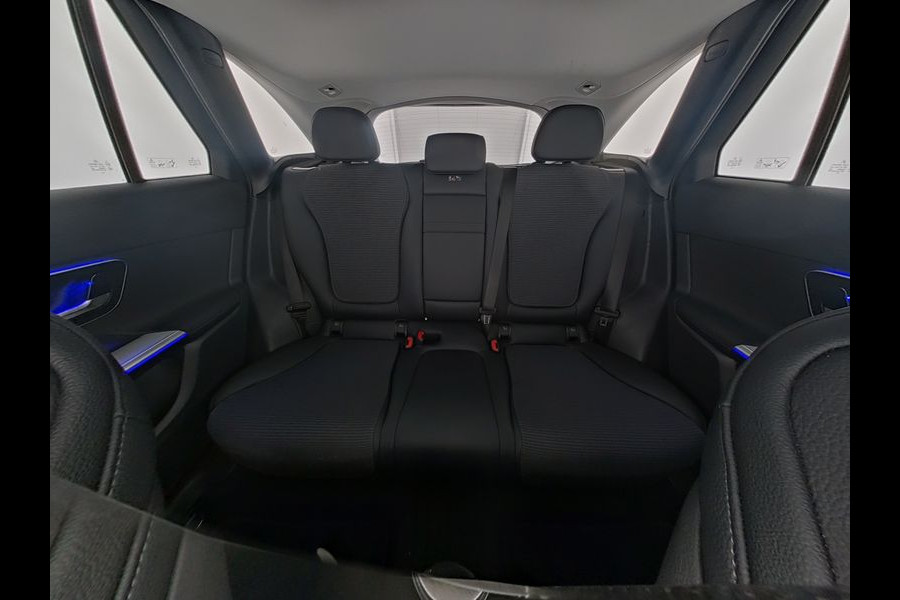 Mercedes-Benz GLC 300 e 4MATIC Plug-In Hybride Trekhaak | Ledkoplampen | Memory Voorstoelen |  Achteruitrijcamera | Sfeerverlichting | Dodehoekassistent. Inclusief 24 maanden Mercedes-Benz Certified garantie voor Europa.