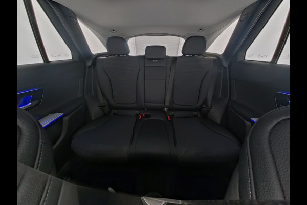 Mercedes-Benz GLC 300 e 4MATIC Plug-In Hybride Trekhaak | Ledkoplampen | Memory Voorstoelen |  Achteruitrijcamera | Sfeerverlichting | Dodehoekassistent. Inclusief 24 maanden Mercedes-Benz Certified garantie voor Europa.