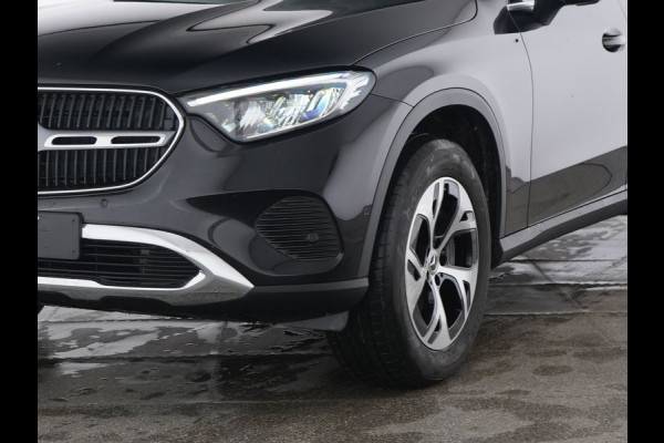 Mercedes-Benz GLC 300 e 4MATIC Plug-In Hybride Trekhaak | Ledkoplampen | Memory Voorstoelen |  Achteruitrijcamera | Sfeerverlichting | Dodehoekassistent. Inclusief 24 maanden Mercedes-Benz Certified garantie voor Europa.