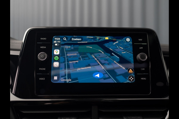 Volkswagen T-Roc 1.5 TSI R-Line | Panodak | Keyless | Side Assist | Elk. A-klep | IQ Light | Camera | Prijs Rijklaar!!