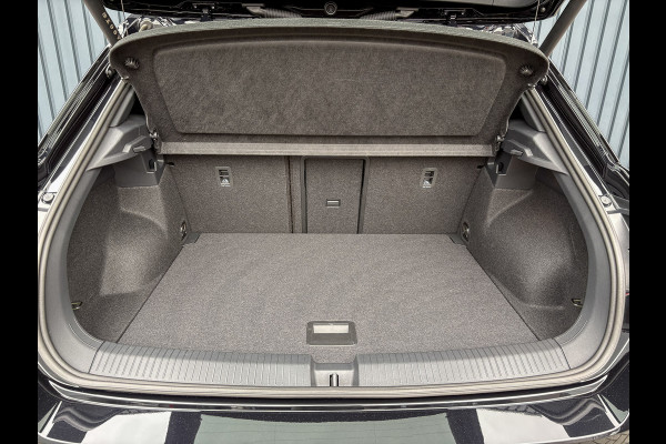 Volkswagen T-Roc 1.5 TSI R-Line | Panodak | Keyless | Side Assist | Elk. A-klep | IQ Light | Camera | Prijs Rijklaar!!