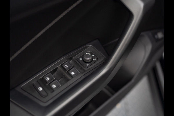 Volkswagen T-Roc 1.5 TSI R-Line | Panodak | Keyless | Side Assist | Elk. A-klep | IQ Light | Camera | Prijs Rijklaar!!