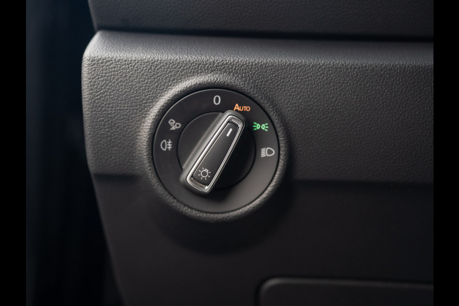 Volkswagen T-Roc 1.5 TSI R-Line | Panodak | Keyless | Side Assist | Elk. A-klep | IQ Light | Camera | Prijs Rijklaar!!