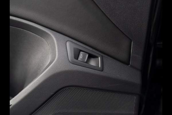 Volkswagen T-Roc 1.5 TSI R-Line | Panodak | Keyless | Side Assist | Elk. A-klep | IQ Light | Camera | Prijs Rijklaar!!