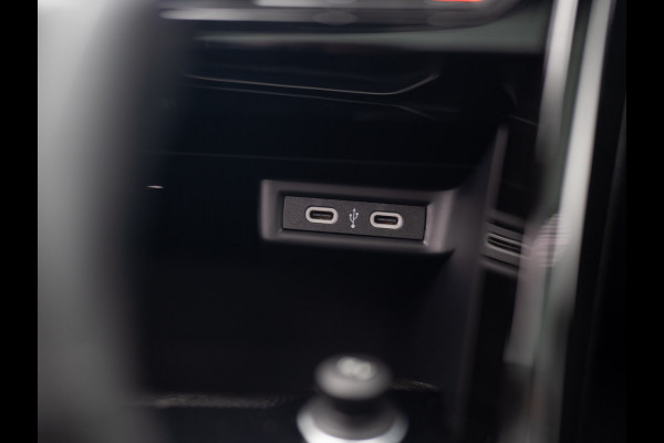 Volkswagen T-Roc 1.5 TSI R-Line | Panodak | Keyless | Side Assist | Elk. A-klep | IQ Light | Camera | Prijs Rijklaar!!