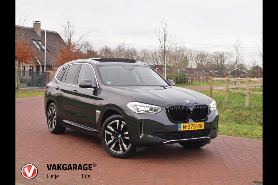 BMW iX3 Executive 80 kWh | SOH 100% | Panoramadak | Camera | Sfeerverlichting | Apple Carplay |