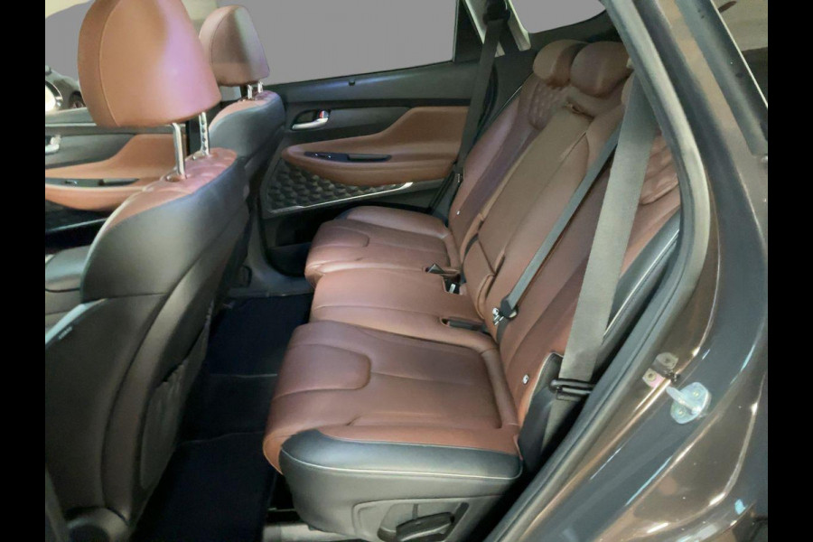 Hyundai Santa Fe 1.6 T-GDI PHEV Premium Plus Sky | Panoramadak | Complete historie | Vol leder | Comfortstoelen voorin (inclusief ventilatie / stoelverwarming) | Achteruitrijcamera | Vierwielaandrijving | Geuheugenstoelen