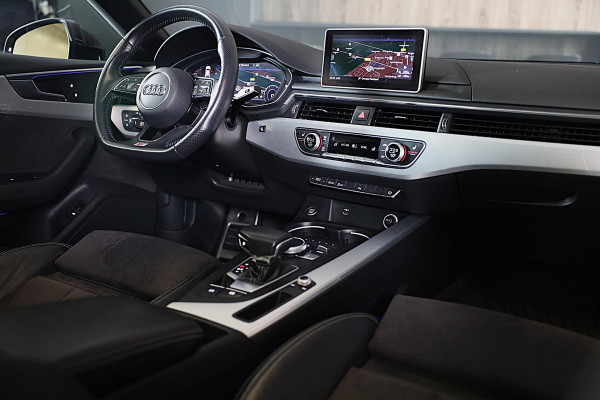 Audi A5 Sportback 2.0 TFSI S Line / AUT /190 Pk / Virtual Cockpit / ACC / Open Panoramadak / Navi / Led / Pdc / 19 Inch / Trekhaak
