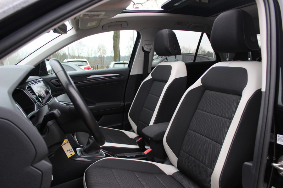 Volkswagen T-Roc 1.5 TSI Sport / Trekhaak / Panoramadak / Virtual Cockpit / CarPlay / 17'' / LED Koplampen / DAB / ACC