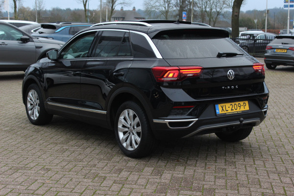 Volkswagen T-Roc 1.5 TSI Sport / Trekhaak / Panoramadak / Virtual Cockpit / CarPlay / 17'' / LED Koplampen / DAB / ACC