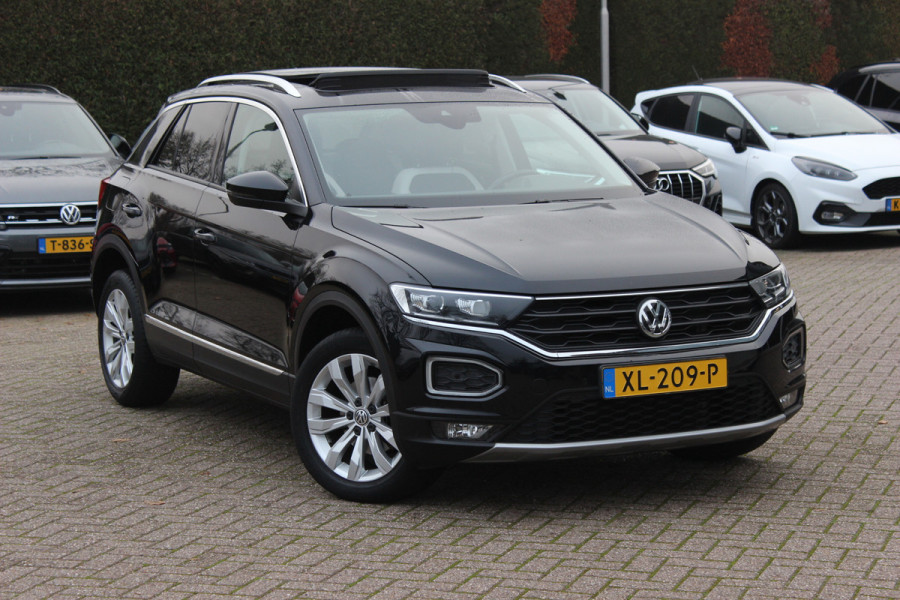 Volkswagen T-Roc 1.5 TSI Sport / Trekhaak / Panoramadak / Virtual Cockpit / CarPlay / 17'' / LED Koplampen / DAB / ACC