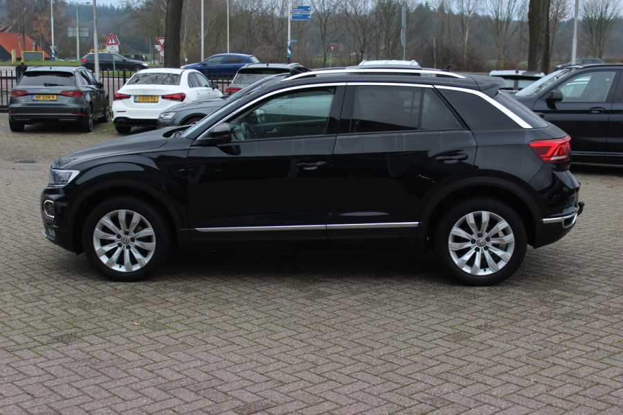 Volkswagen T-Roc 1.5 TSI Sport / Trekhaak / Panoramadak / Virtual Cockpit / CarPlay / 17'' / LED Koplampen / DAB / ACC