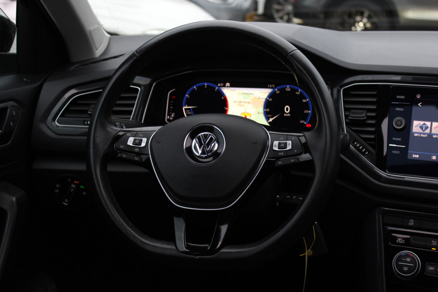 Volkswagen T-Roc 1.5 TSI Sport / Trekhaak / Panoramadak / Virtual Cockpit / CarPlay / 17'' / LED Koplampen / DAB / ACC