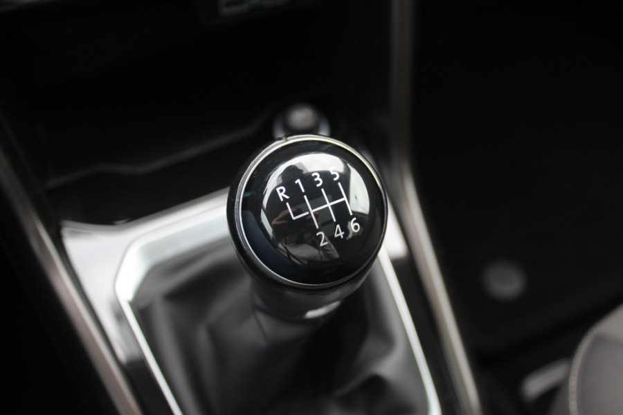 Volkswagen T-Roc 1.5 TSI Sport / Trekhaak / Panoramadak / Virtual Cockpit / CarPlay / 17'' / LED Koplampen / DAB / ACC