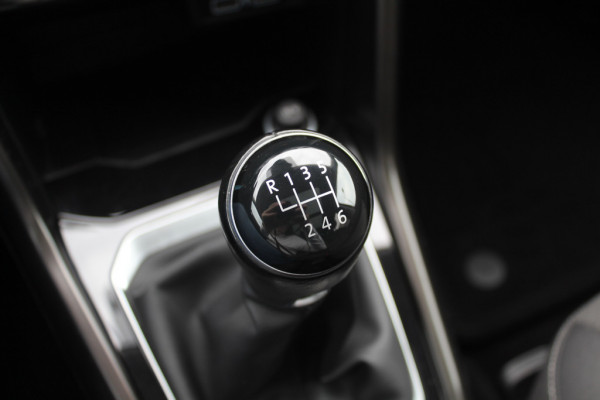 Volkswagen T-Roc 1.5 TSI Sport / Trekhaak / Panoramadak / Virtual Cockpit / CarPlay / 17'' / LED Koplampen / DAB / ACC