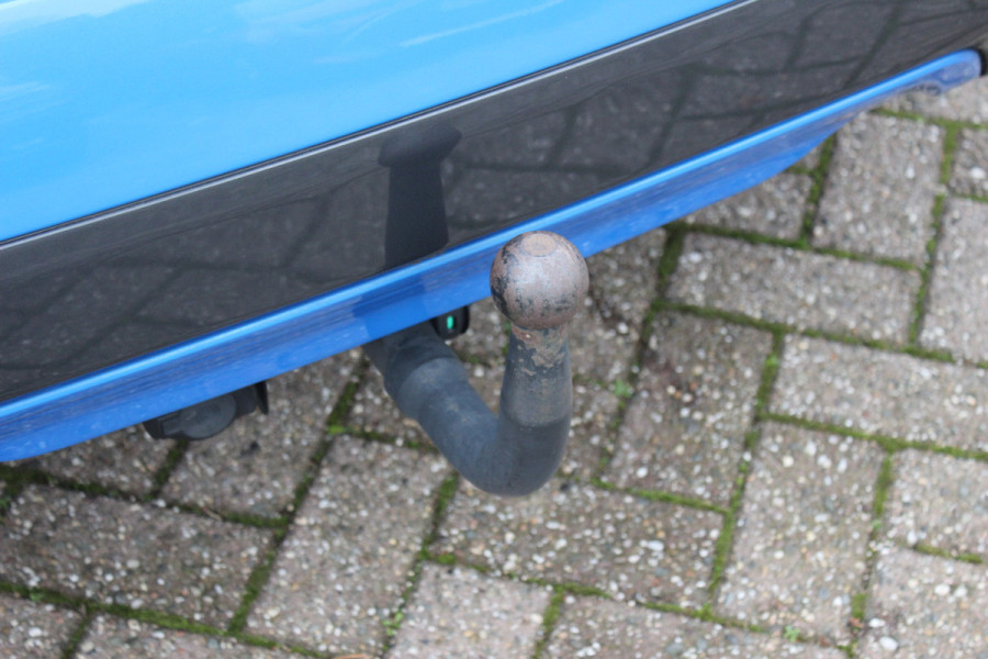 BMW X1 sDrive20i High Executive Ed. M Sport / Trekhaak / Panoramadak / Camera / Head-up / 19'' / Memory seats / Leder / Stuurverwarming / Navigatie / DAB / Stoelverwarming / Cruise Control