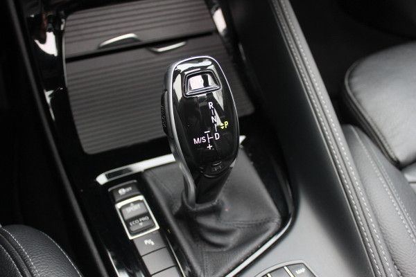 BMW X1 sDrive20i High Executive Ed. M Sport / Trekhaak / Panoramadak / Camera / Head-up / 19'' / Memory seats / Leder / Stuurverwarming / Navigatie / DAB / Stoelverwarming / Cruise Control