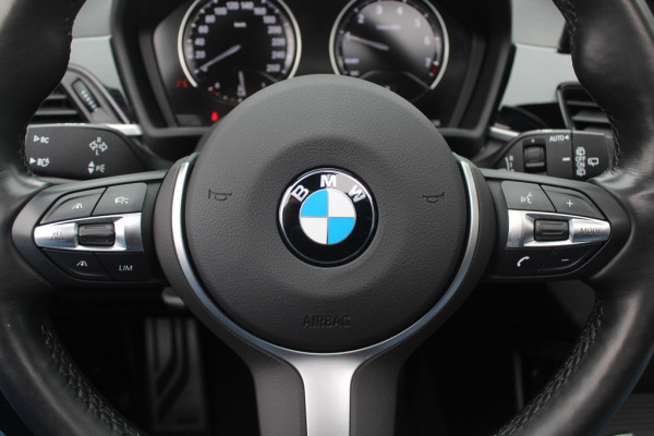 BMW X1 sDrive20i High Executive Ed. M Sport / Trekhaak / Panoramadak / Camera / Head-up / 19'' / Memory seats / Leder / Stuurverwarming / Navigatie / DAB / Stoelverwarming / Cruise Control