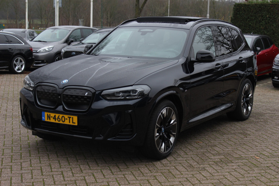 BMW iX3 High Executive 80 kWh / SoH 94.7% / Trekhaak / Panoramadak / 360Camera / Head-up / 20'' / Leder / Harman Kardon / Sfeerverlichting / Dodehoek / DAB / Stuur+Stoelverwarming / ACC