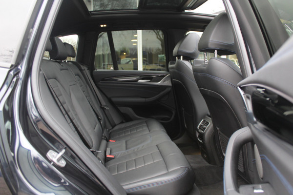 BMW iX3 High Executive 80 kWh / SoH 94.7% / Trekhaak / Panoramadak / 360Camera / Head-up / 20'' / Leder / Harman Kardon / Sfeerverlichting / Dodehoek / DAB / Stuur+Stoelverwarming / ACC