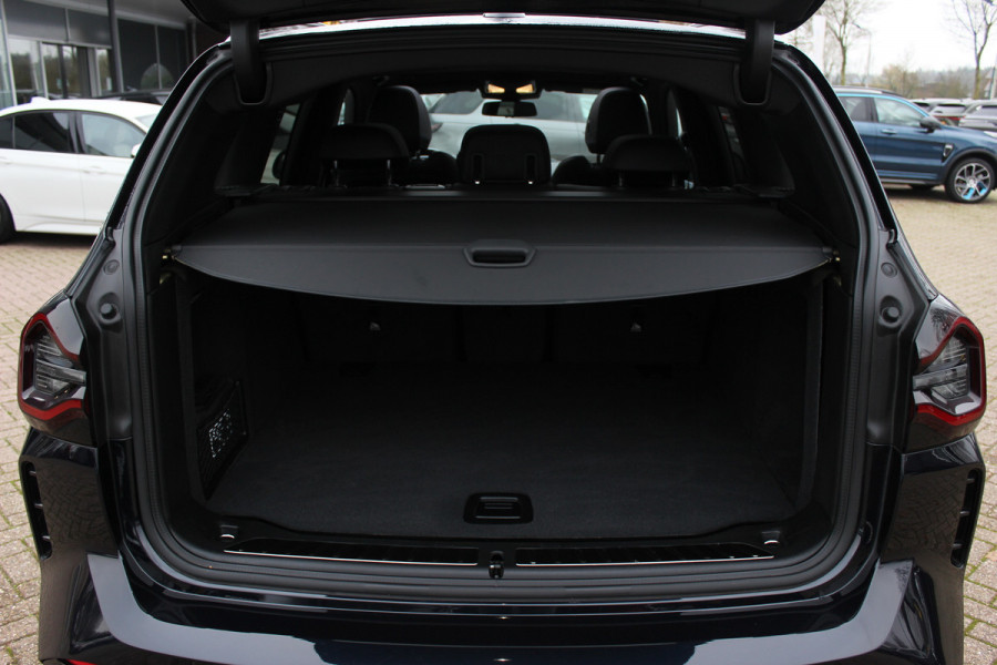 BMW iX3 High Executive 80 kWh / SoH 94.7% / Trekhaak / Panoramadak / 360Camera / Head-up / 20'' / Leder / Harman Kardon / Sfeerverlichting / Dodehoek / DAB / Stuur+Stoelverwarming / ACC