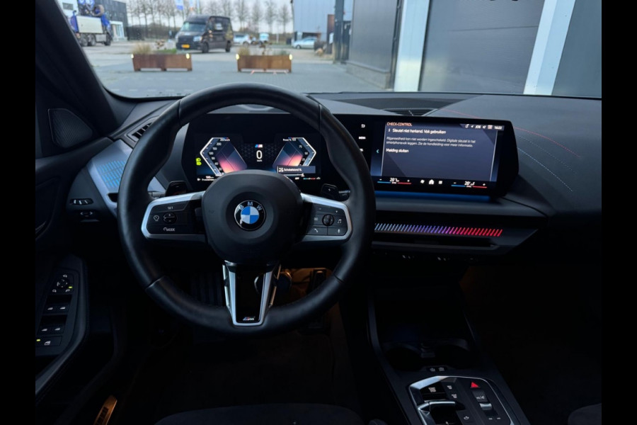 BMW 1-serie 120i M PACK 2025 LEDER SPORTVELGEN H&K LED WIDESCREEN