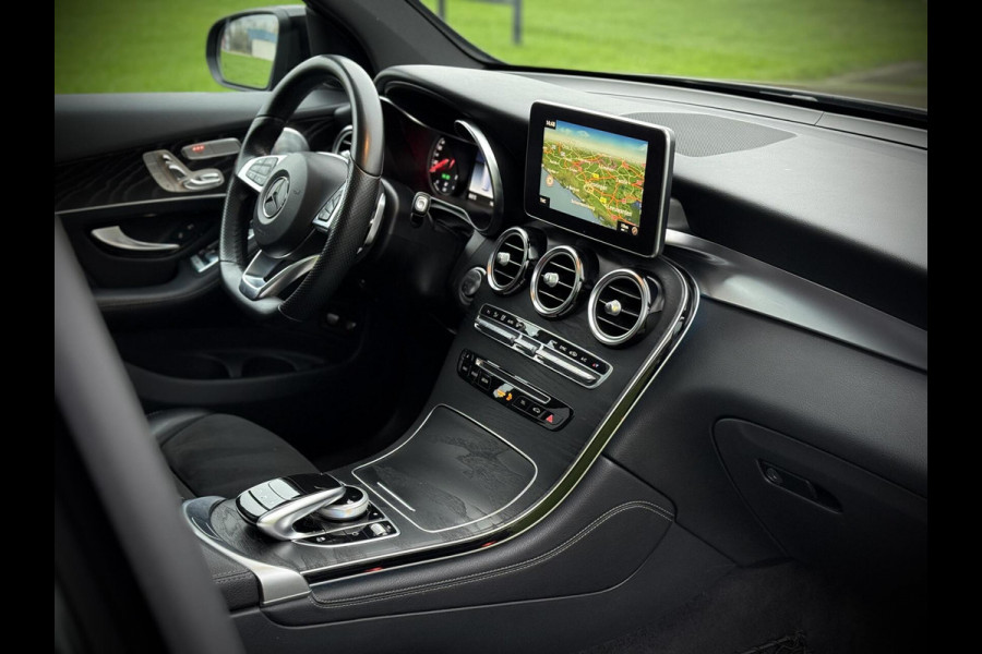 Mercedes-Benz GLC 300 4MATIC AMG Panoramadak|Luchtvering|Burmester®|Camera|Night pakket|Elektr. verst. stoelen