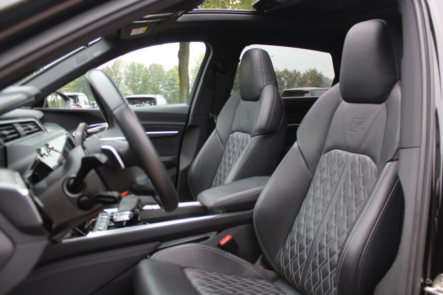 Audi e-tron e-tron 50 quattro Launch edition Vorsprung 71 kWh S-line / Panoramadak / 360Camera / Head-up / Softclose / RS Seats / 22'' / Luchtvering / Keyless / Virtual Cockpit / DAB / Stoelverwarming / ACC
